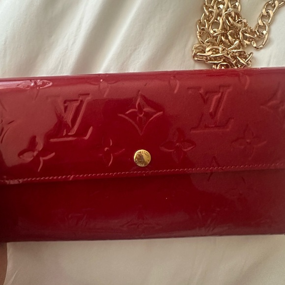 Louis Vuitton Vernis Sarah Wallet/Crossbody with Gold Chain in Cherry Red - Picture 8 of 16